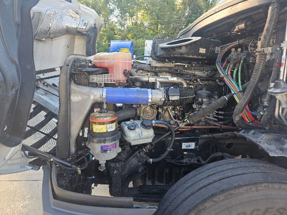 Sleeper Tractor-Heavy Duty Tractors-Freightliner-2020-T12664ST-Moberly-MO-603,094\n\t\tmiles-$ 57,000 - Image 21