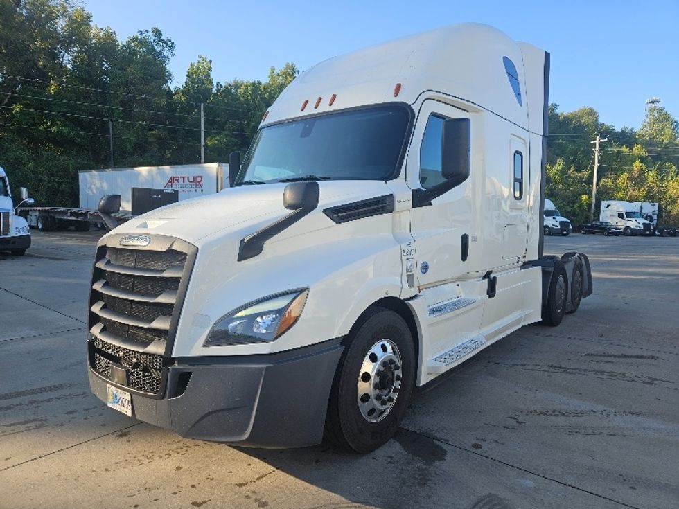 Sleeper Tractor-Heavy Duty Tractors-Freightliner-2020-T12664ST-Moberly-MO-603,094\n\t\tmiles-$ 57,000 - Image 3