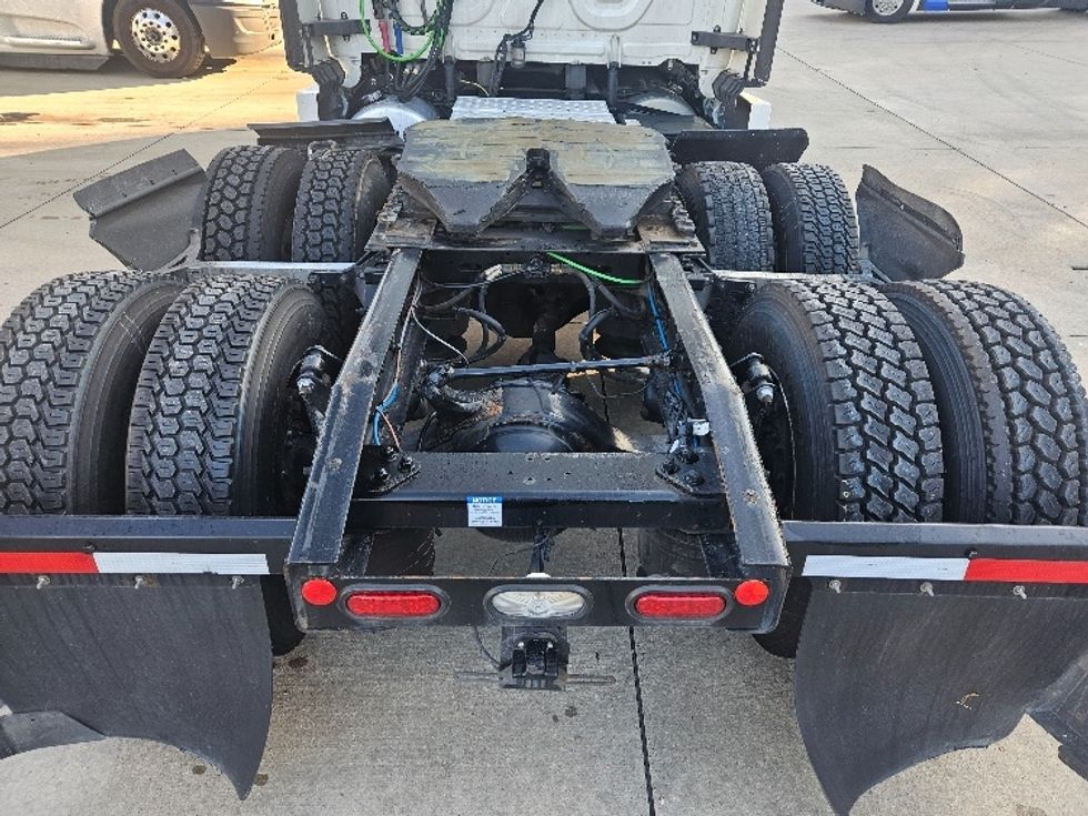 Sleeper Tractor-Heavy Duty Tractors-Freightliner-2020-T12664ST-Moberly-MO-603,094\n\t\tmiles-$ 57,000 - Image 6