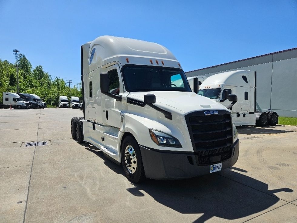 Sleeper Tractor-Heavy Duty Tractors-Freightliner-2020-T12664ST-Moberly-MO-607,508\n\t\tmiles-$ 52,500 - Image 1