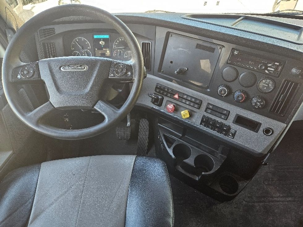 Sleeper Tractor-Heavy Duty Tractors-Freightliner-2020-T12664ST-Moberly-MO-607,508\n\t\tmiles-$ 52,500 - Image 11