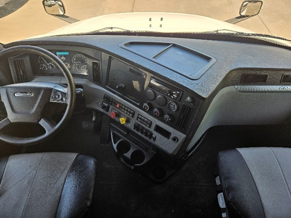 Sleeper Tractor-Heavy Duty Tractors-Freightliner-2020-T12664ST-Moberly-MO-607,508\n\t\tmiles-$ 52,500 - Image 12
