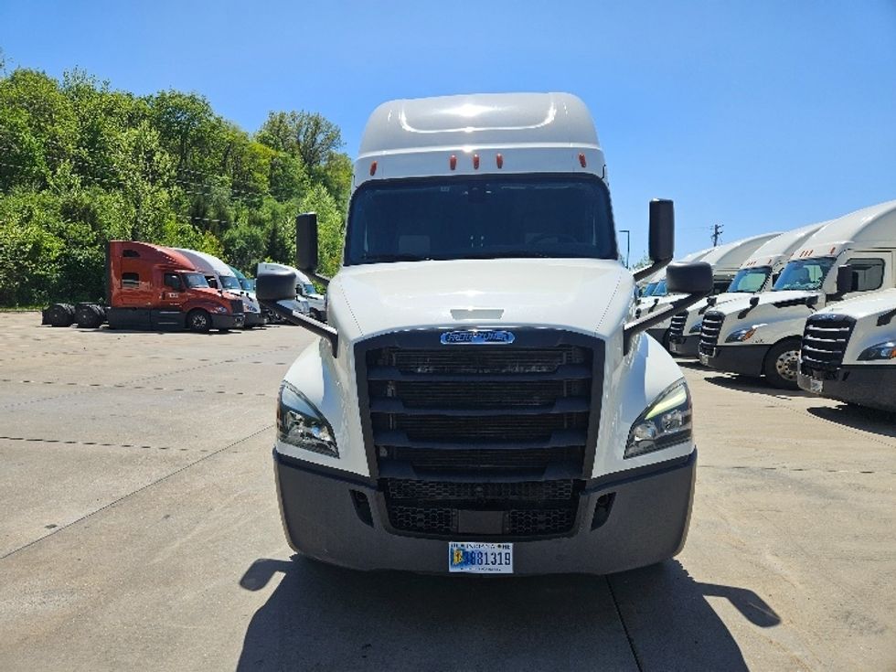 Sleeper Tractor-Heavy Duty Tractors-Freightliner-2020-T12664ST-Moberly-MO-607,508\n\t\tmiles-$ 52,500 - Image 2