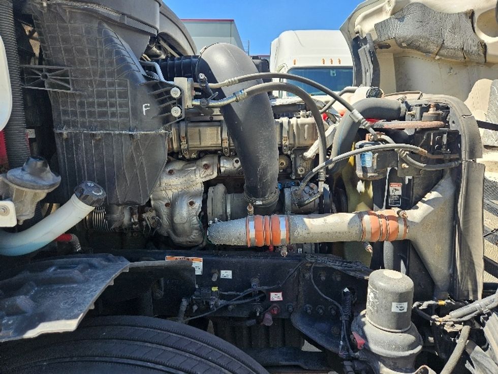 Sleeper Tractor-Heavy Duty Tractors-Freightliner-2020-T12664ST-Moberly-MO-607,508\n\t\tmiles-$ 52,500 - Image 20