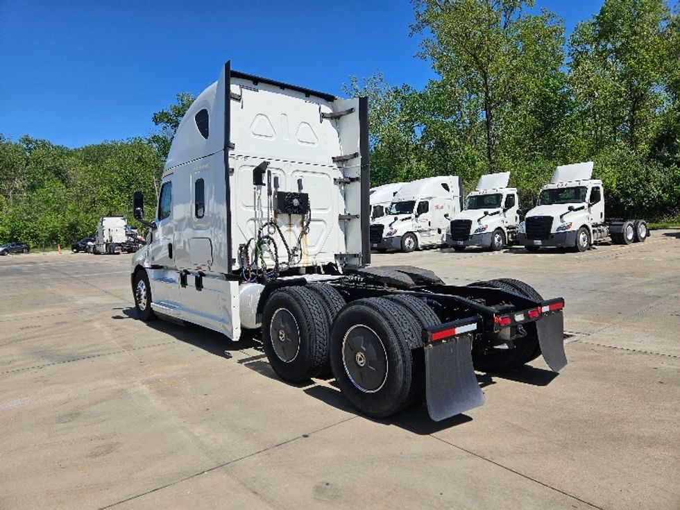 Sleeper Tractor-Heavy Duty Tractors-Freightliner-2020-T12664ST-Moberly-MO-607,508\n\t\tmiles-$ 52,500 - Image 5
