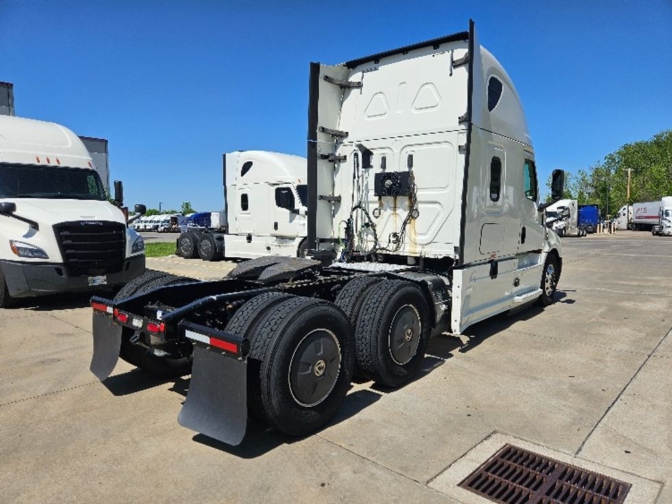 Sleeper Tractor-Heavy Duty Tractors-Freightliner-2020-T12664ST-Moberly-MO-607,508\n\t\tmiles-$ 52,500 - Image 7