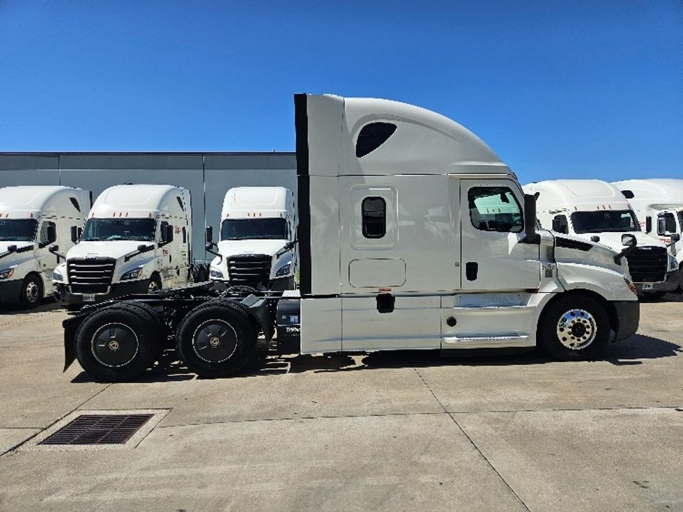 Sleeper Tractor-Heavy Duty Tractors-Freightliner-2020-T12664ST-Moberly-MO-607,508\n\t\tmiles-$ 52,500 - Image 8