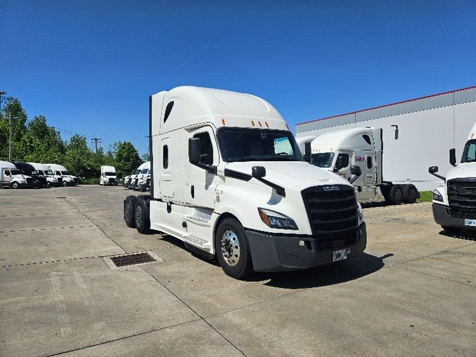 Sleeper Tractor-Heavy Duty Tractors-Freightliner-2020-T12664ST-Moberly-MO-611,917\n\t\tmiles-$ 54,750 - Image 1