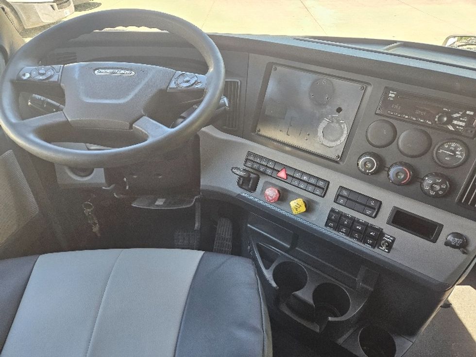 Sleeper Tractor-Heavy Duty Tractors-Freightliner-2020-T12664ST-Moberly-MO-611,917\n\t\tmiles-$ 54,750 - Image 11
