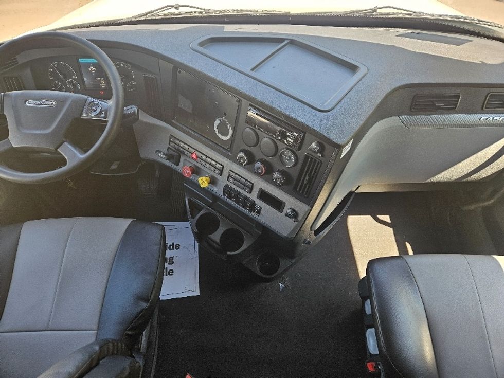 Sleeper Tractor-Heavy Duty Tractors-Freightliner-2020-T12664ST-Moberly-MO-611,917\n\t\tmiles-$ 54,750 - Image 12