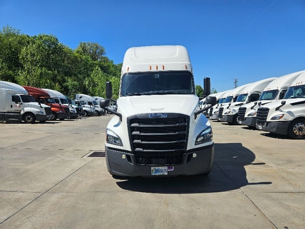 Sleeper Tractor-Heavy Duty Tractors-Freightliner-2020-T12664ST-Moberly-MO-611,917\n\t\tmiles-$ 54,750 - Image 2