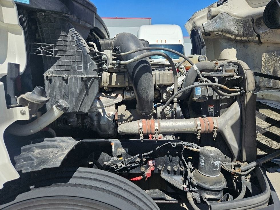 Sleeper Tractor-Heavy Duty Tractors-Freightliner-2020-T12664ST-Moberly-MO-611,917\n\t\tmiles-$ 54,750 - Image 20