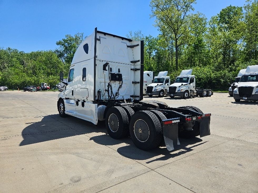 Sleeper Tractor-Heavy Duty Tractors-Freightliner-2020-T12664ST-Moberly-MO-611,917\n\t\tmiles-$ 54,750 - Image 5