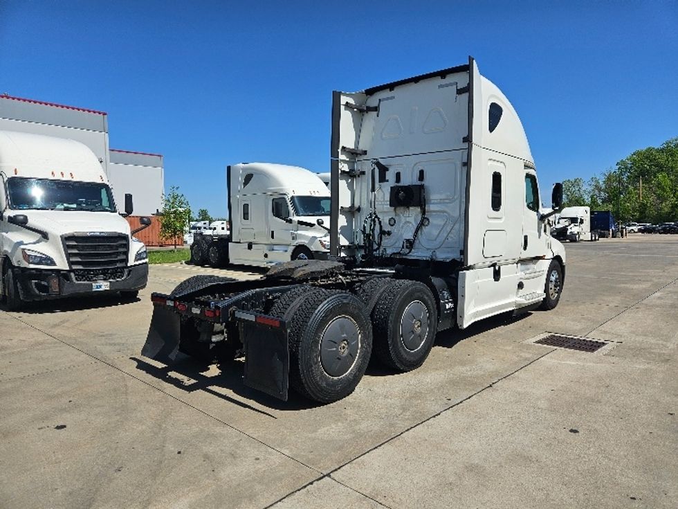 Sleeper Tractor-Heavy Duty Tractors-Freightliner-2020-T12664ST-Moberly-MO-611,917\n\t\tmiles-$ 54,750 - Image 7