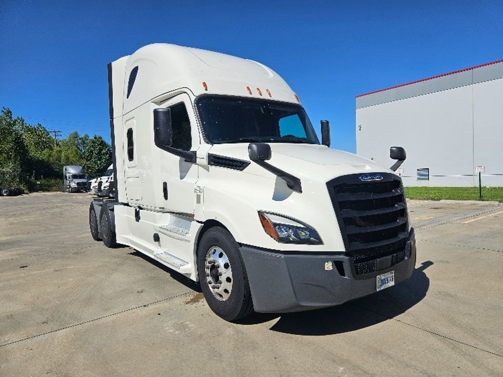 Sleeper Tractor-Heavy Duty Tractors-Freightliner-2020-T12664ST-Moberly-MO-611,942\n\t\tmiles-$ 56,250 - Image 1