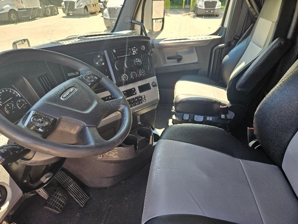 Sleeper Tractor-Heavy Duty Tractors-Freightliner-2020-T12664ST-Moberly-MO-611,942\n\t\tmiles-$ 56,250 - Image 10