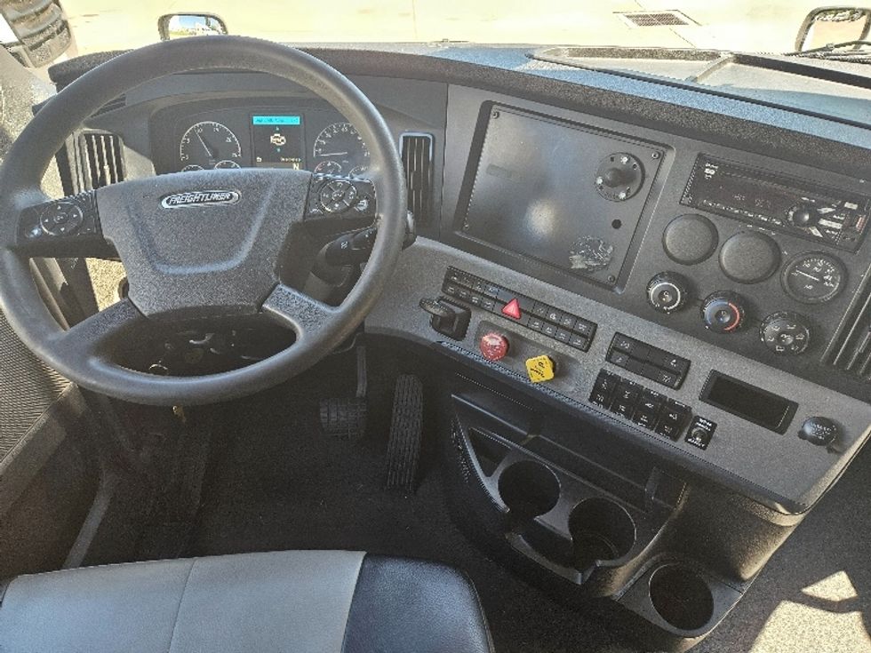 Sleeper Tractor-Heavy Duty Tractors-Freightliner-2020-T12664ST-Moberly-MO-611,942\n\t\tmiles-$ 56,250 - Image 11