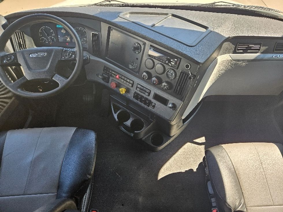 Sleeper Tractor-Heavy Duty Tractors-Freightliner-2020-T12664ST-Moberly-MO-611,942\n\t\tmiles-$ 56,250 - Image 12