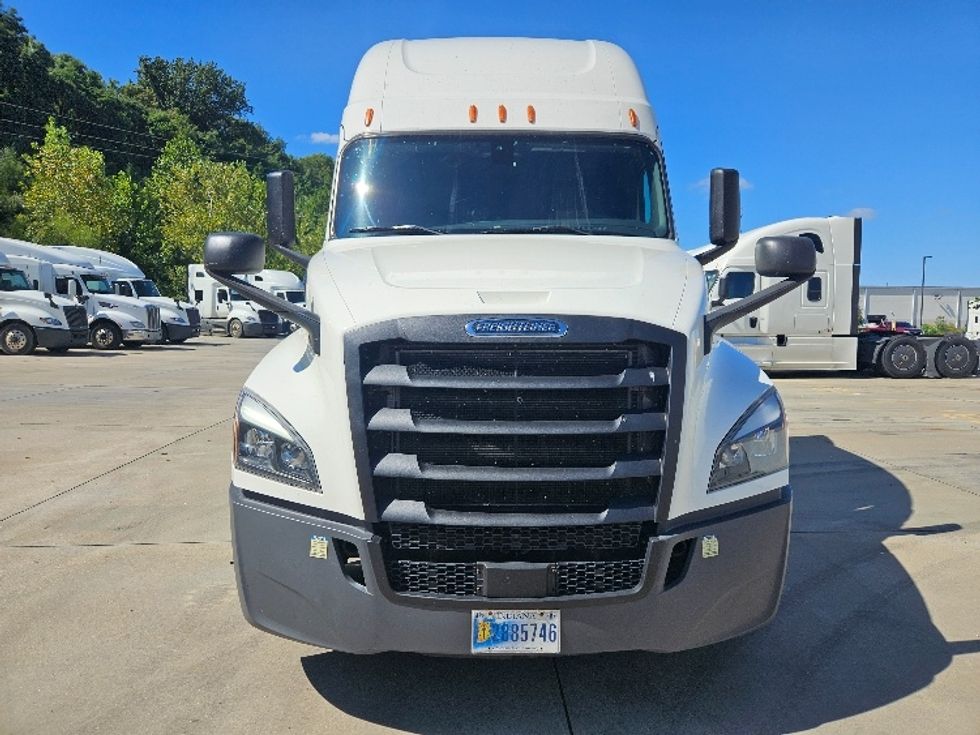 Sleeper Tractor-Heavy Duty Tractors-Freightliner-2020-T12664ST-Moberly-MO-611,942\n\t\tmiles-$ 56,250 - Image 2