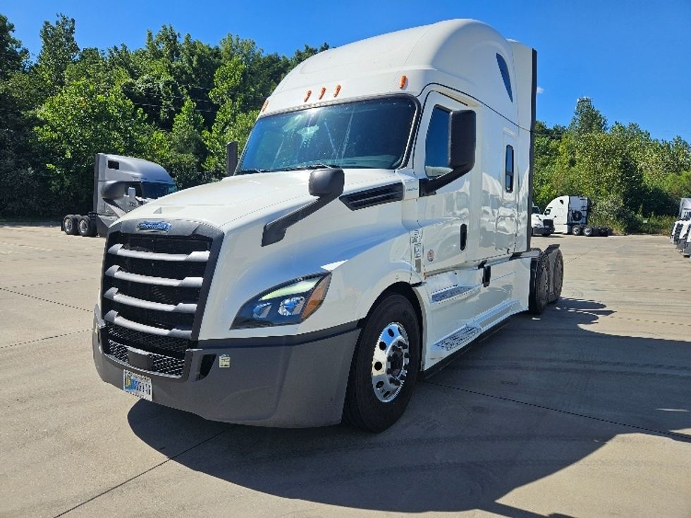 Sleeper Tractor-Heavy Duty Tractors-Freightliner-2020-T12664ST-Moberly-MO-611,942\n\t\tmiles-$ 56,250 - Image 3