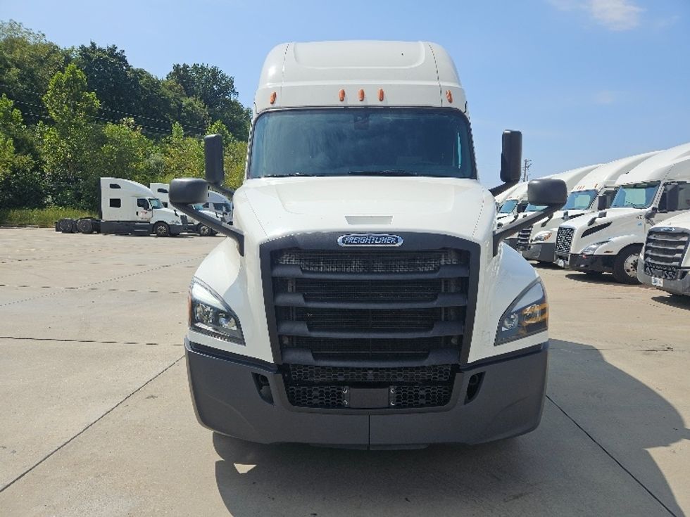 Sleeper Tractor-Heavy Duty Tractors-Freightliner-2020-T12664ST-Moberly-MO-613,708\n\t\tmiles-$ 56,000 - Image 2