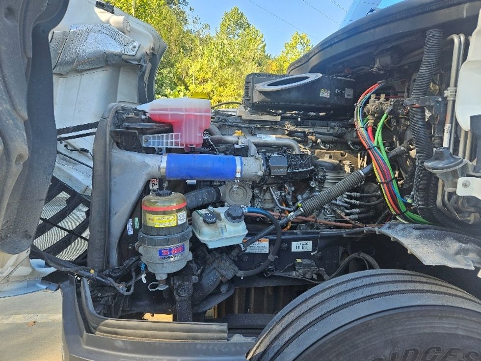 Sleeper Tractor-Heavy Duty Tractors-Freightliner-2020-T12664ST-Moberly-MO-614,690\n\t\tmiles-$ 56,000 - Image 21