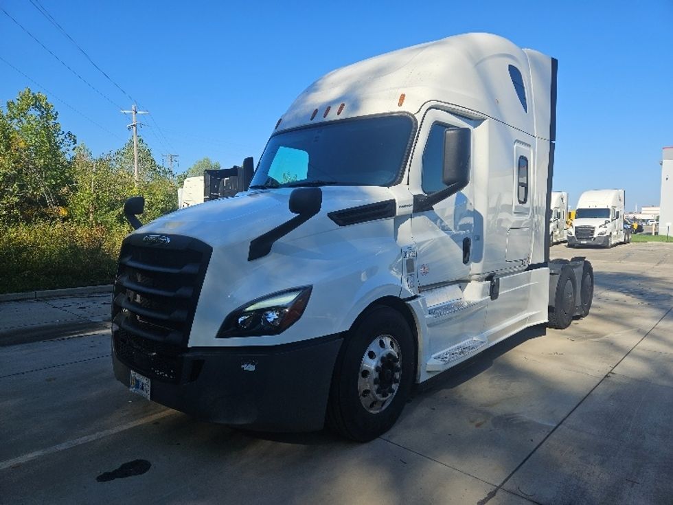 2020 Freightliner Cascadia 126" Sleeper Cab photo 3