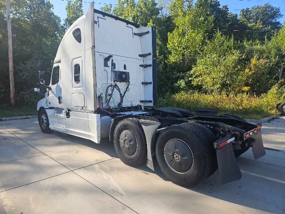 Sleeper Tractor-Heavy Duty Tractors-Freightliner-2020-T12664ST-Moberly-MO-614,690\n\t\tmiles-$ 56,000 - Image 5
