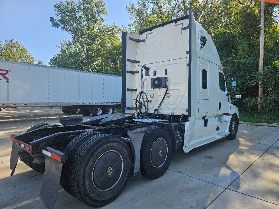 Sleeper Tractor-Heavy Duty Tractors-Freightliner-2020-T12664ST-Moberly-MO-614,690\n\t\tmiles-$ 56,000 - Image 7