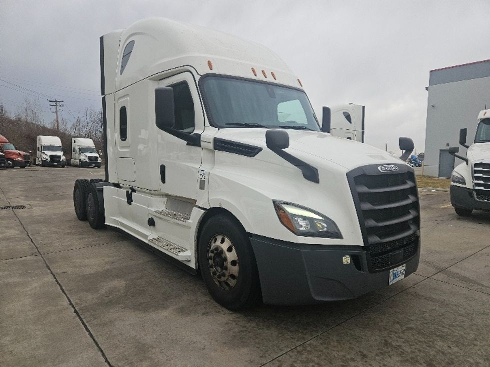 Sleeper Tractor-Heavy Duty Tractors-Freightliner-2020-T12664ST-Moberly-MO-617,466\n\t\tmiles-$ 52,000 - Image 1