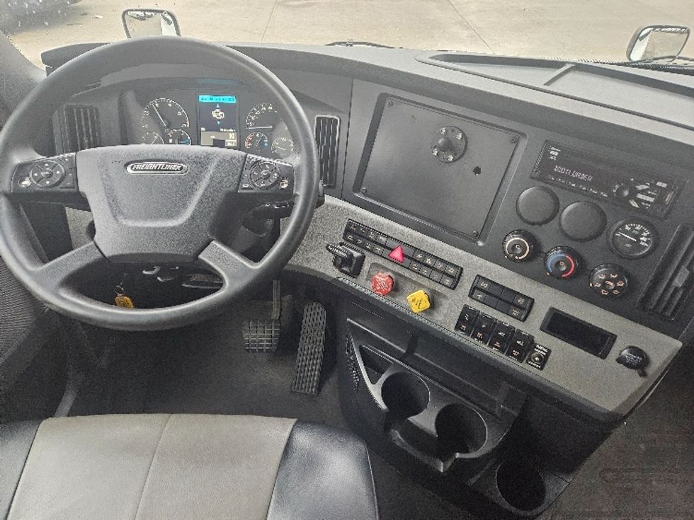 Sleeper Tractor-Heavy Duty Tractors-Freightliner-2020-T12664ST-Moberly-MO-617,466\n\t\tmiles-$ 52,000 - Image 11