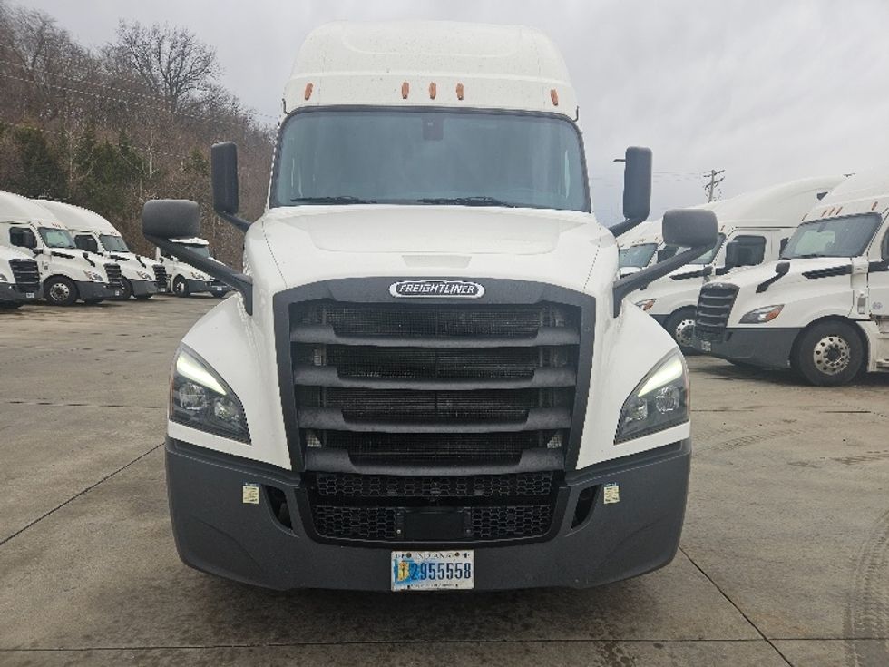 Sleeper Tractor-Heavy Duty Tractors-Freightliner-2020-T12664ST-Moberly-MO-617,466\n\t\tmiles-$ 52,000 - Image 2