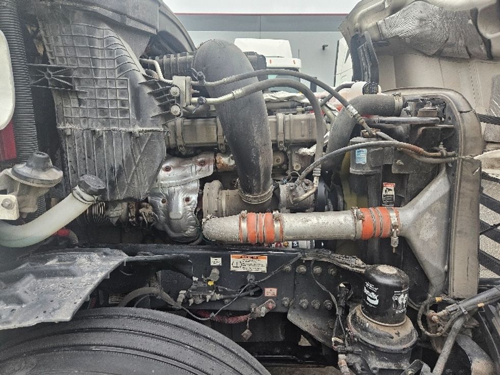 Sleeper Tractor-Heavy Duty Tractors-Freightliner-2020-T12664ST-Moberly-MO-617,466\n\t\tmiles-$ 52,000 - Image 20