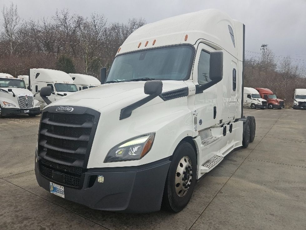 Sleeper Tractor-Heavy Duty Tractors-Freightliner-2020-T12664ST-Moberly-MO-617,466\n\t\tmiles-$ 52,000 - Image 3