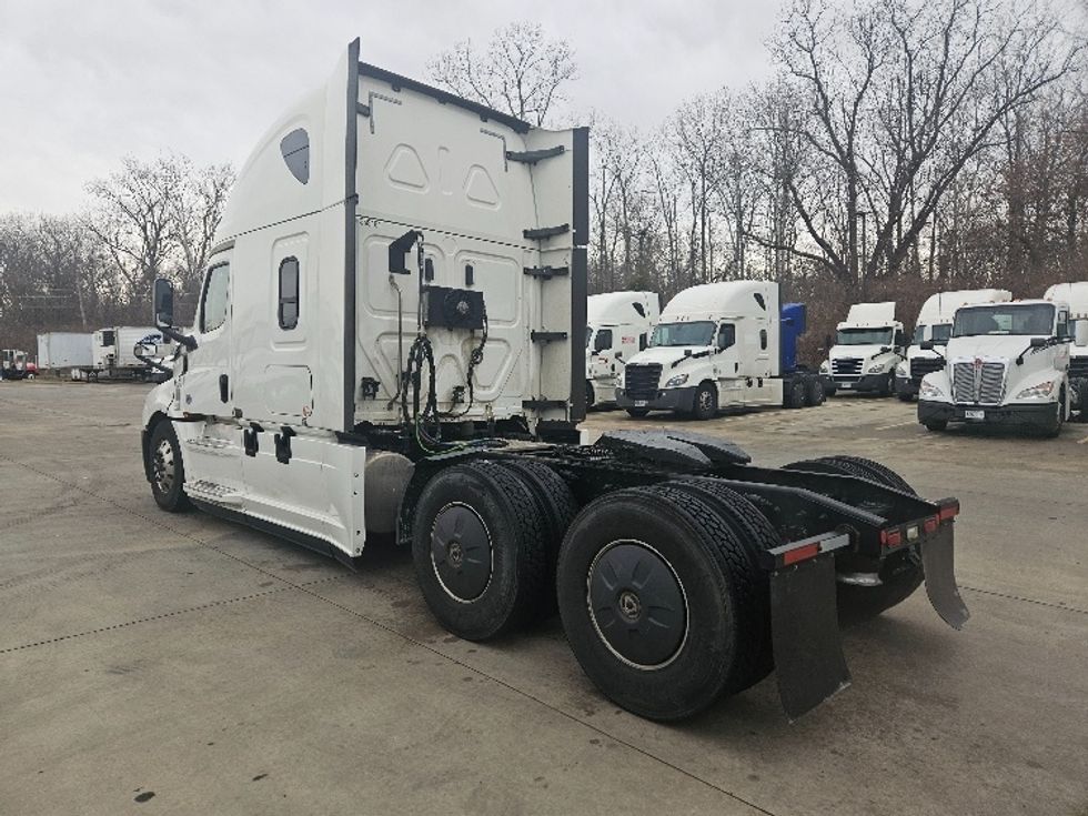 Sleeper Tractor-Heavy Duty Tractors-Freightliner-2020-T12664ST-Moberly-MO-617,466\n\t\tmiles-$ 52,000 - Image 5