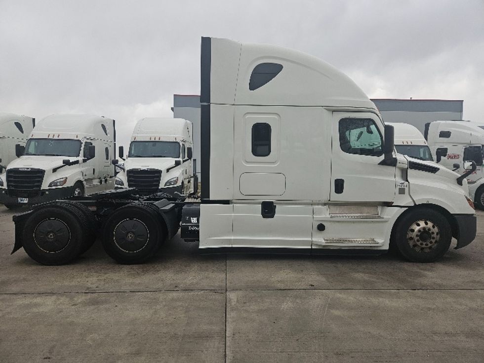 Sleeper Tractor-Heavy Duty Tractors-Freightliner-2020-T12664ST-Moberly-MO-617,466\n\t\tmiles-$ 52,000 - Image 8