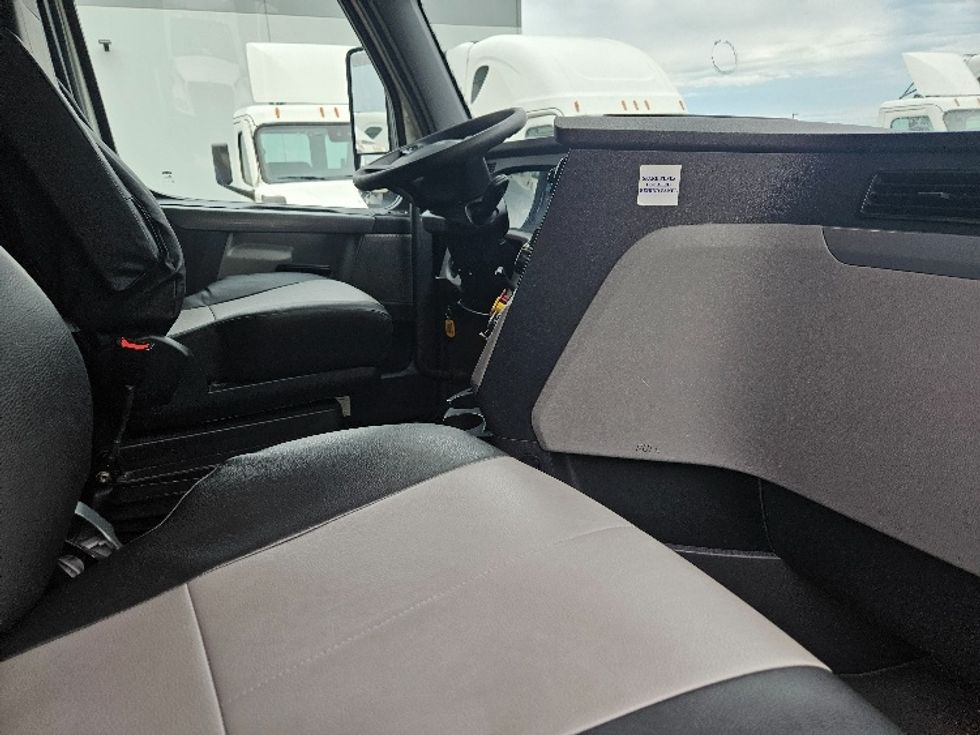 Sleeper Tractor-Heavy Duty Tractors-Freightliner-2020-T12664ST-Moberly-MO-618,119\n\t\tmiles-$ 52,250 - Image 15