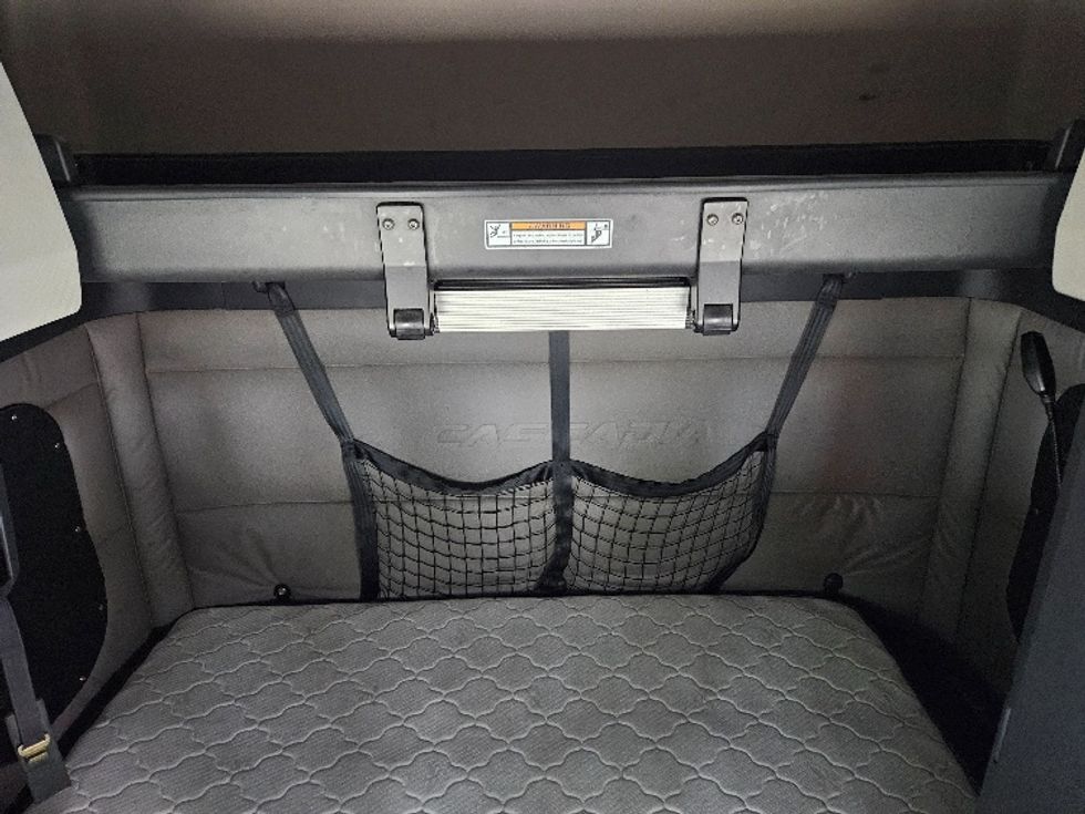 Sleeper Tractor-Heavy Duty Tractors-Freightliner-2020-T12664ST-Moberly-MO-618,119\n\t\tmiles-$ 52,250 - Image 16