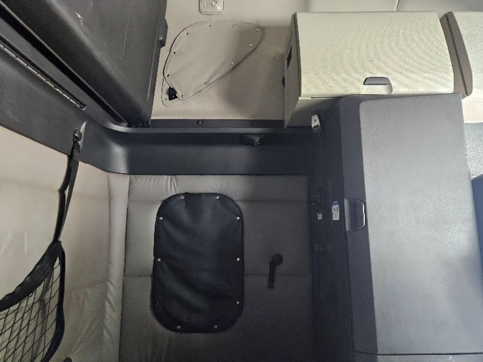 Sleeper Tractor-Heavy Duty Tractors-Freightliner-2020-T12664ST-Moberly-MO-618,119\n\t\tmiles-$ 52,250 - Image 18