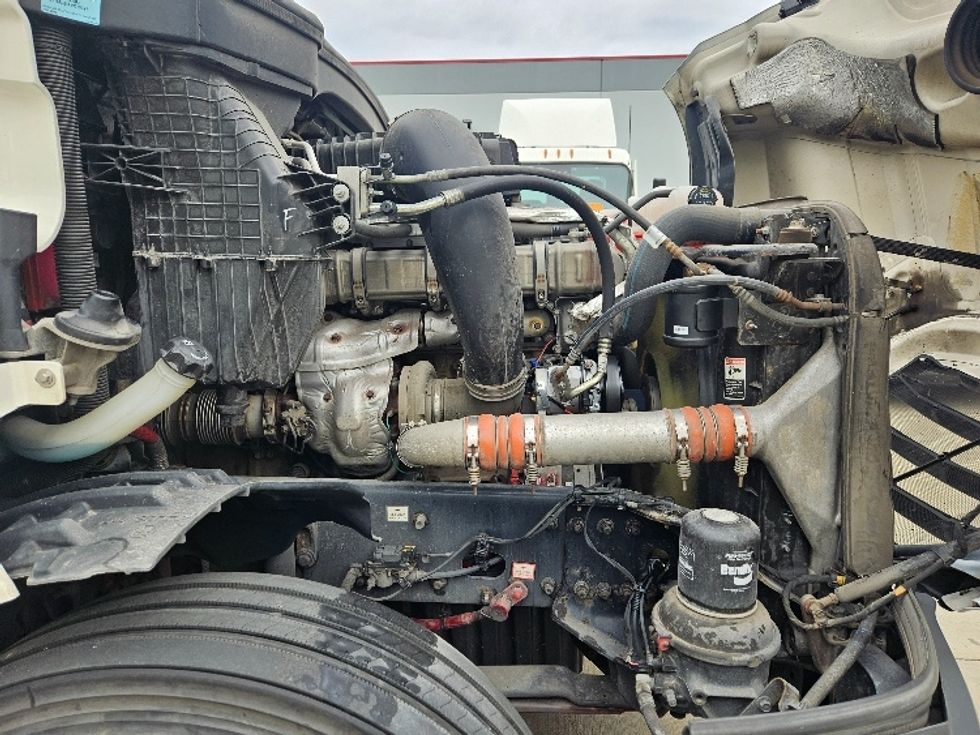 Sleeper Tractor-Heavy Duty Tractors-Freightliner-2020-T12664ST-Moberly-MO-618,119\n\t\tmiles-$ 52,250 - Image 20