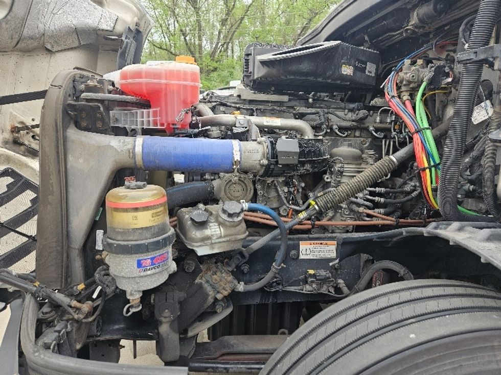 Sleeper Tractor-Heavy Duty Tractors-Freightliner-2020-T12664ST-Moberly-MO-618,119\n\t\tmiles-$ 52,250 - Image 21