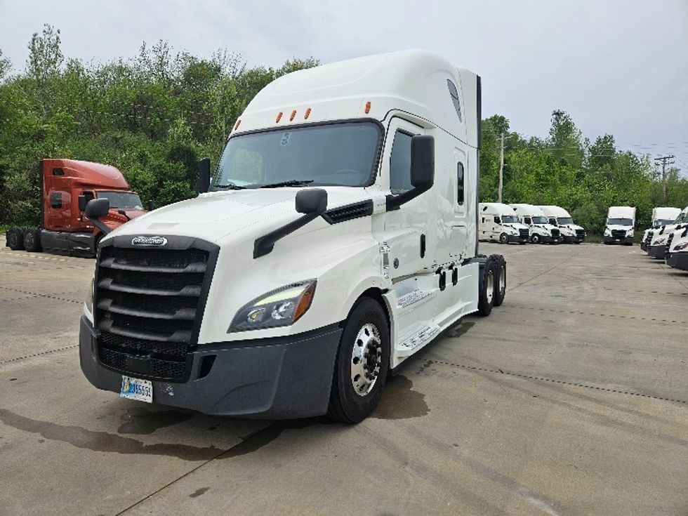 Sleeper Tractor-Heavy Duty Tractors-Freightliner-2020-T12664ST-Moberly-MO-618,119\n\t\tmiles-$ 52,250 - Image 3