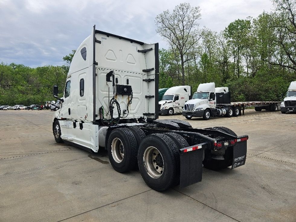 Sleeper Tractor-Heavy Duty Tractors-Freightliner-2020-T12664ST-Moberly-MO-618,119\n\t\tmiles-$ 52,250 - Image 5