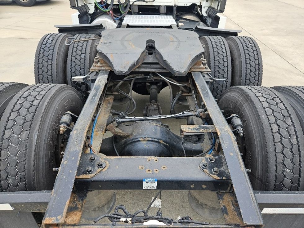 Sleeper Tractor-Heavy Duty Tractors-Freightliner-2020-T12664ST-Moberly-MO-618,119\n\t\tmiles-$ 52,250 - Image 6