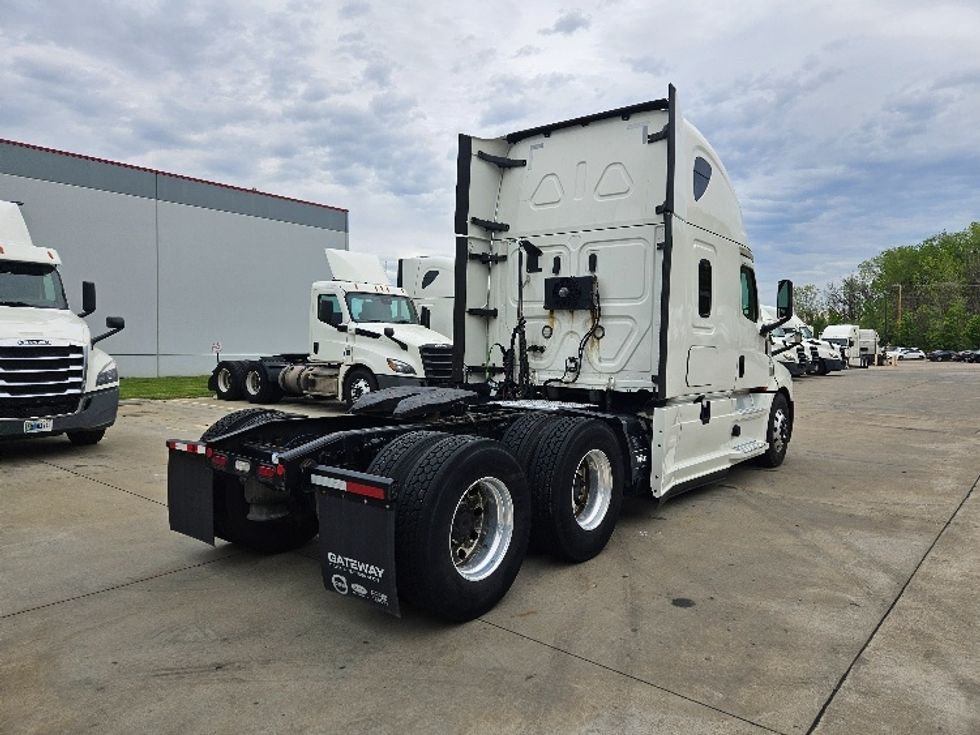 Sleeper Tractor-Heavy Duty Tractors-Freightliner-2020-T12664ST-Moberly-MO-618,119\n\t\tmiles-$ 52,250 - Image 7