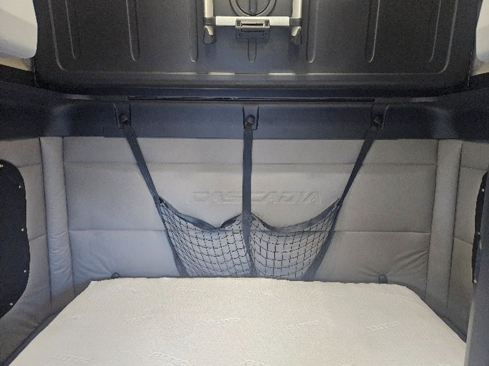 Sleeper Tractor-Heavy Duty Tractors-Freightliner-2020-T12664ST-Moberly-MO-619,847\n\t\tmiles-$ 55,750 - Image 16