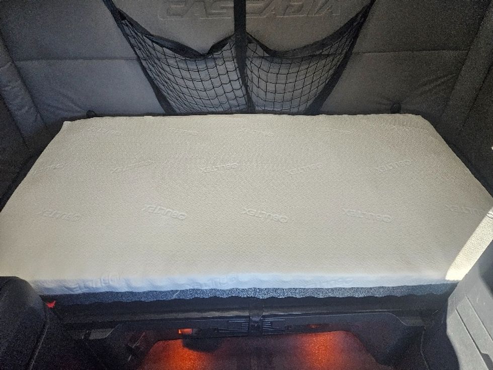 Sleeper Tractor-Heavy Duty Tractors-Freightliner-2020-T12664ST-Moberly-MO-619,847\n\t\tmiles-$ 55,750 - Image 17