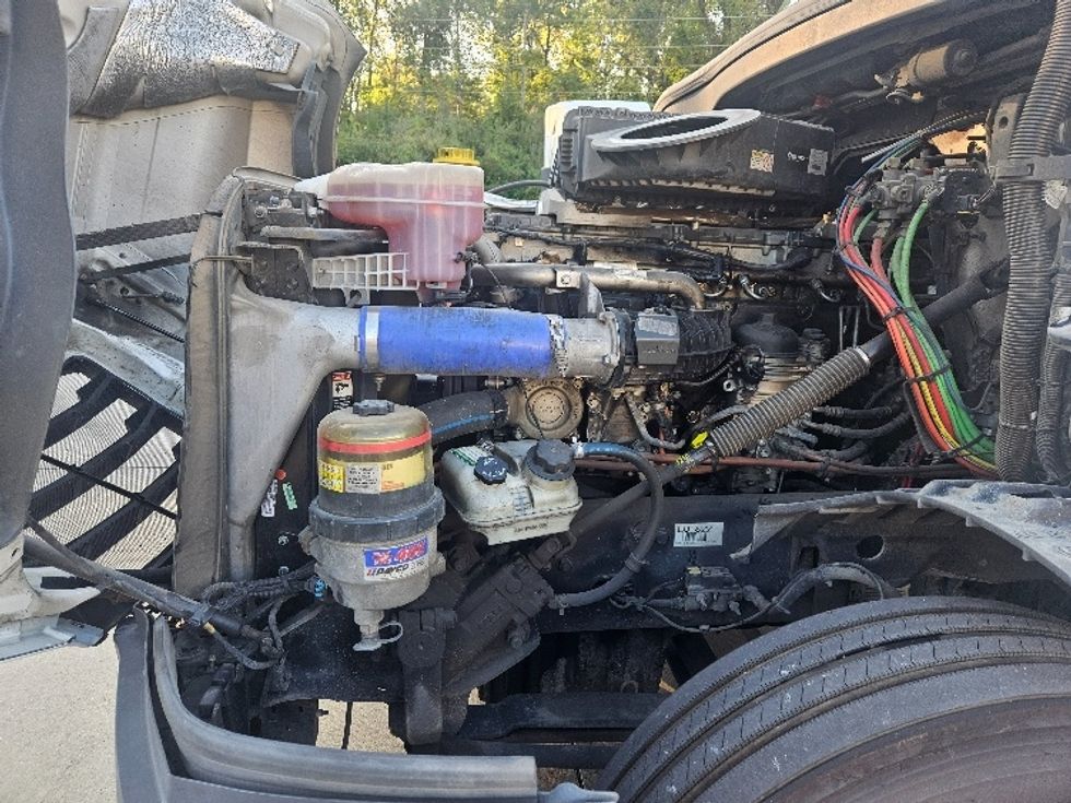 Sleeper Tractor-Heavy Duty Tractors-Freightliner-2020-T12664ST-Moberly-MO-619,847\n\t\tmiles-$ 55,750 - Image 21