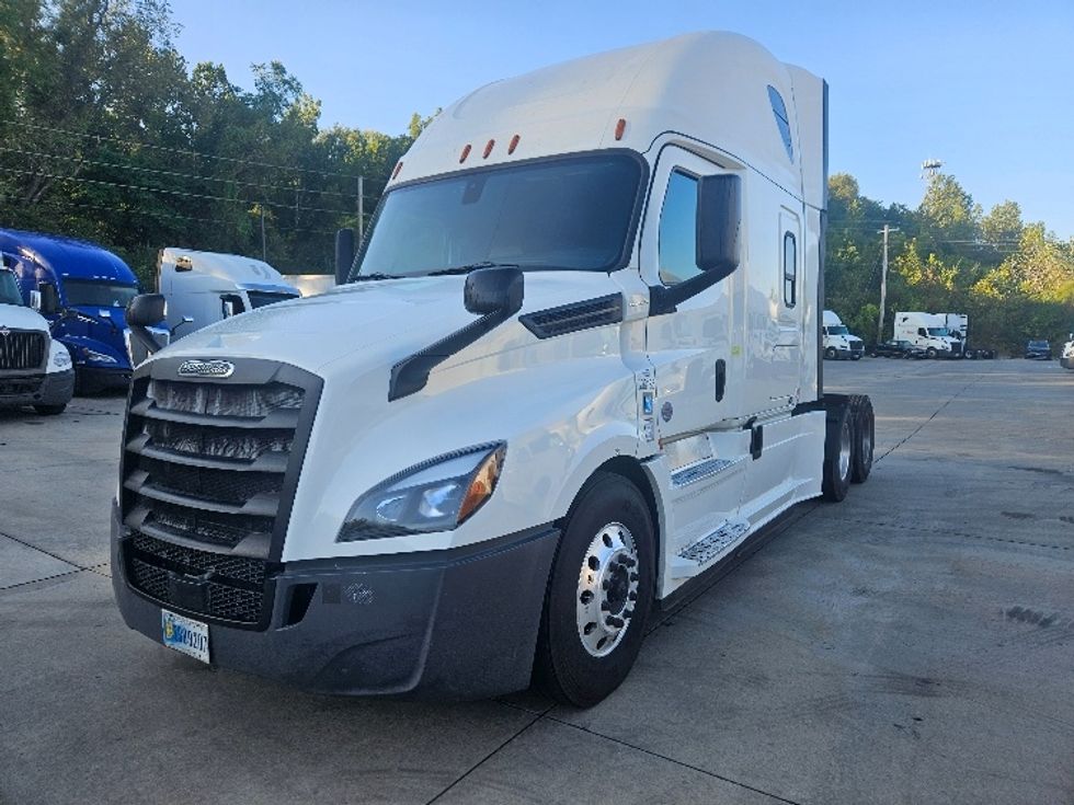 Sleeper Tractor-Heavy Duty Tractors-Freightliner-2020-T12664ST-Moberly-MO-619,847\n\t\tmiles-$ 55,750 - Image 3