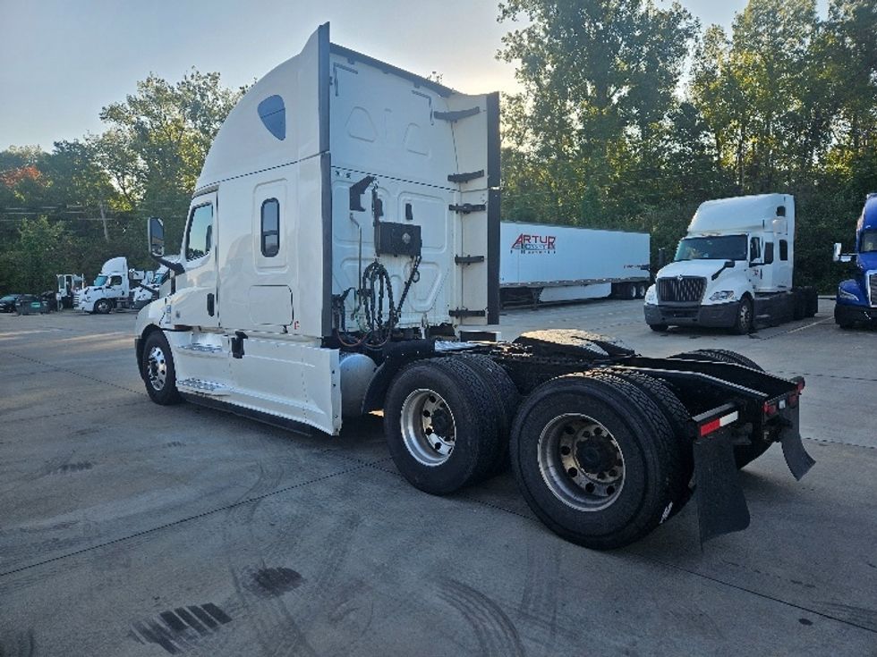 Sleeper Tractor-Heavy Duty Tractors-Freightliner-2020-T12664ST-Moberly-MO-619,847\n\t\tmiles-$ 55,750 - Image 5